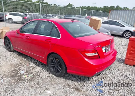 2013 Mercedes-Benz C 250 Luxury/Sport z USA, uszkodzony, nr VIN WDDGF4HB7DR289928